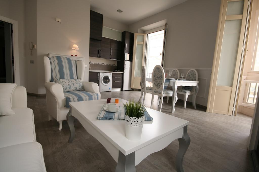 Apartamentos Calle Larios Malaga Room photo