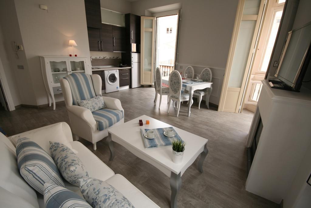 Apartamentos Calle Larios Malaga Room photo