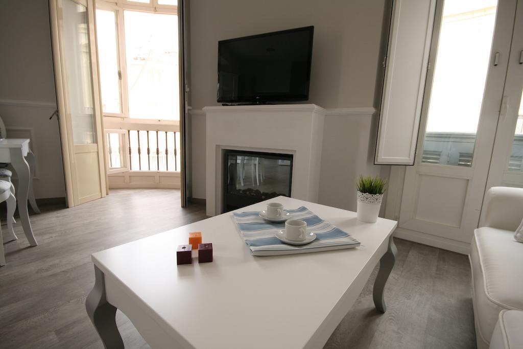 Apartamentos Calle Larios Malaga Room photo