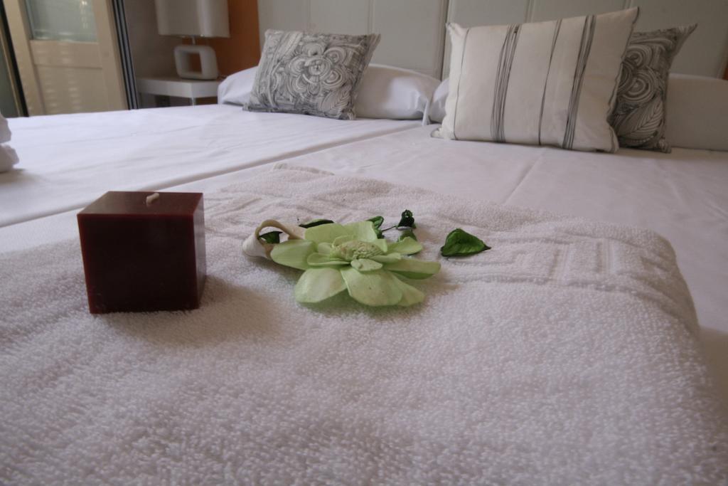 Apartamentos Calle Larios Malaga Room photo
