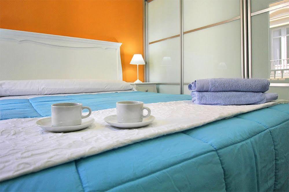 Apartamentos Calle Larios Malaga Exterior photo